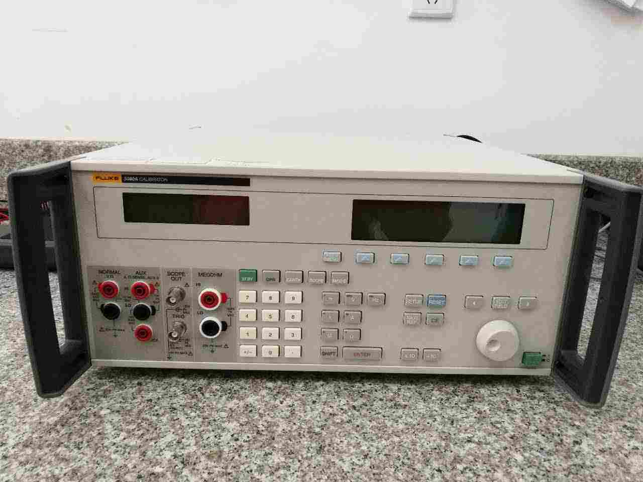 长期回收FLUKE福禄克5080A多功能校准器
