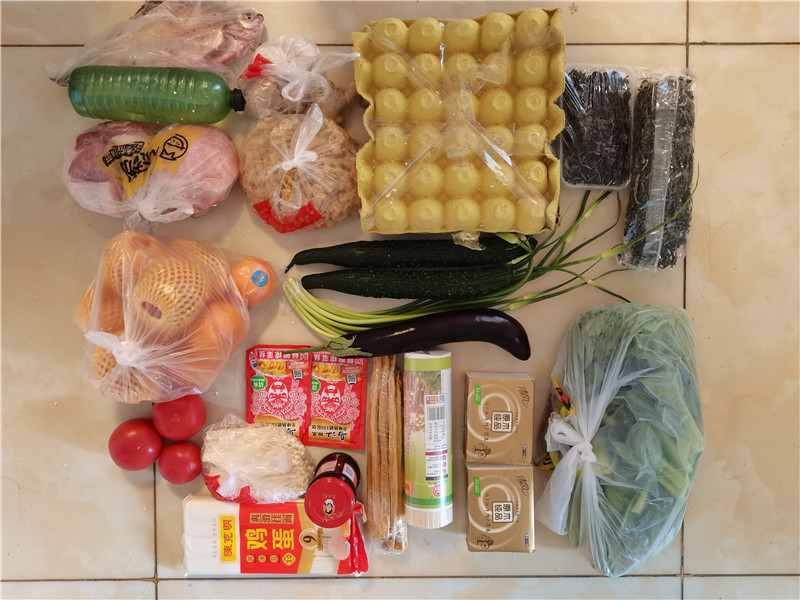上海鑄衡援助上海青菜,玉米,土豆,大米等物資