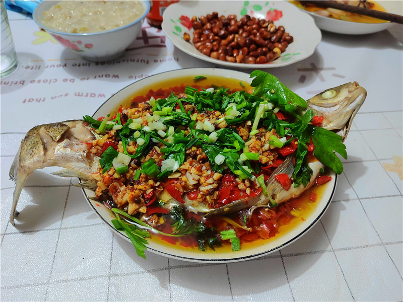 上海铸衡援助上海青菜,玉米,土豆,大米等物资