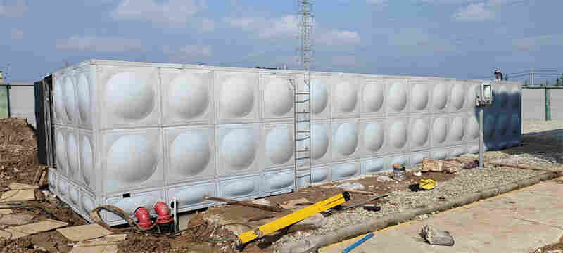 供应各种组合式不锈钢水箱 山东水箱厂家