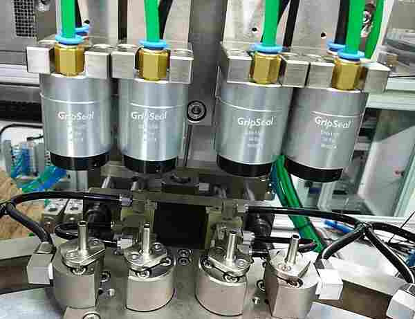 设备商们是选择快速密封接头还是自制封堵夹具