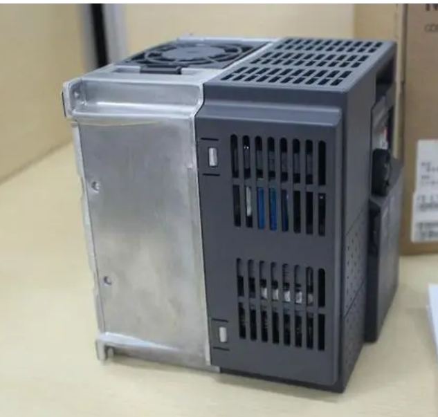 Mitsubish变频器FR-E740-3.7K-CHT黑色外壳耐高温