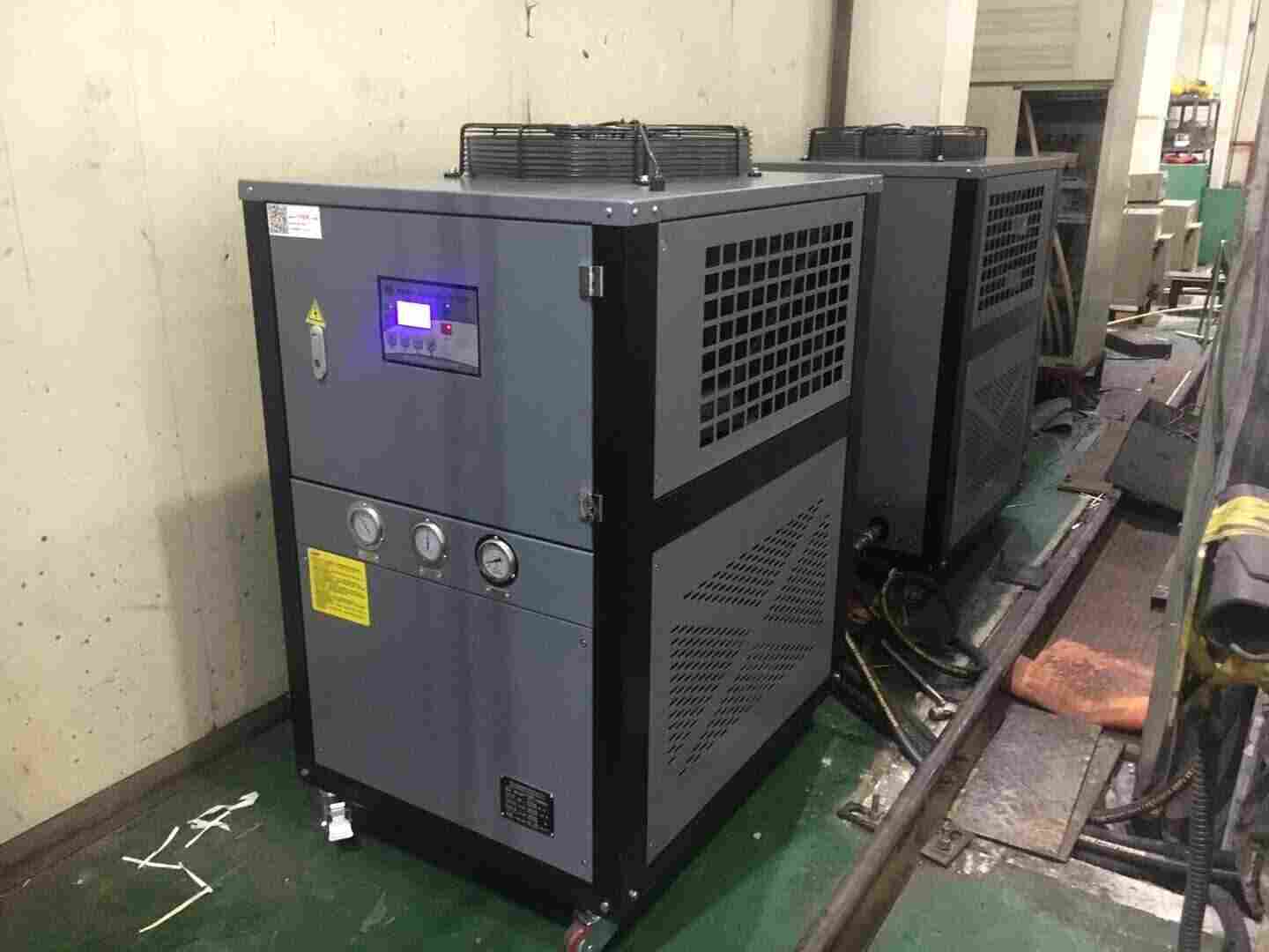 真空镀膜机冷水机原理