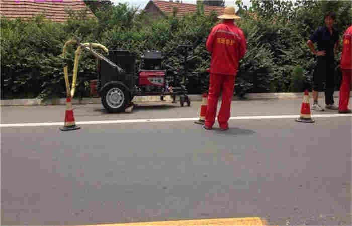 昆明道路裂缝灌缝胶治理裂缝/2023