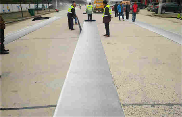 吐鲁番沥青抗裂贴价格公道/2023