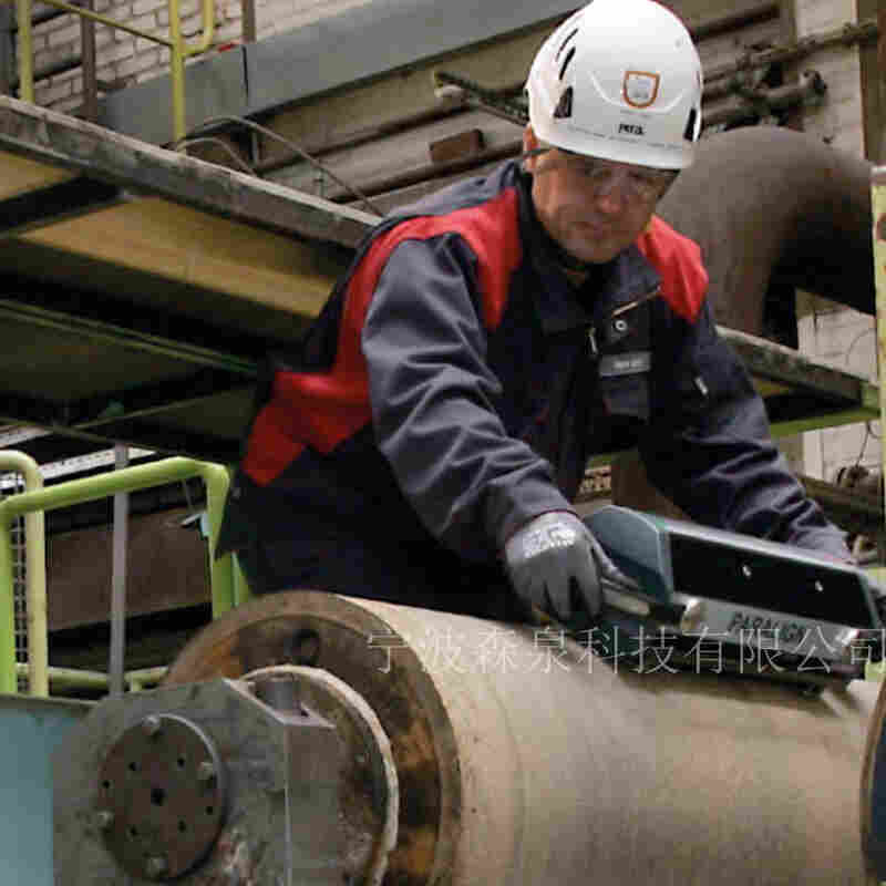 多根辊轴平行度调整方案