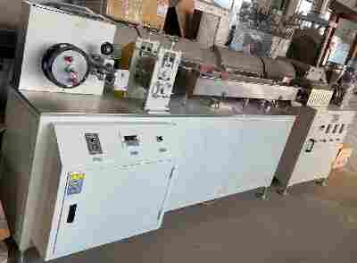 小型塑料挤出试验机一台