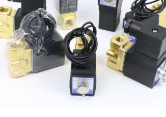 原装进口亚德客电磁阀2KWH03006A AC220V