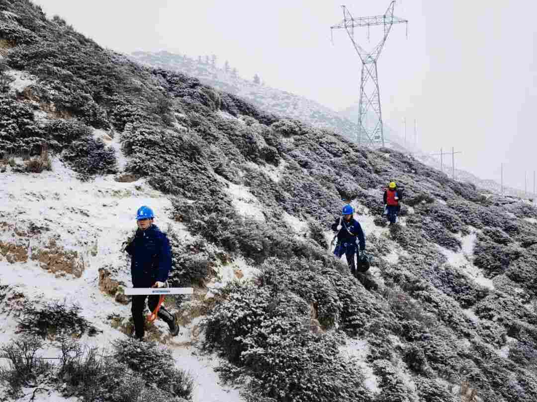 雪后特巡-國網(wǎng)甘南靠它在零下10度下保障供電可靠