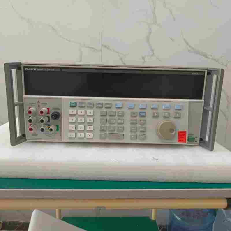 現貨租售原裝進口二手FLUKE福祿克5700A萬用表校準儀