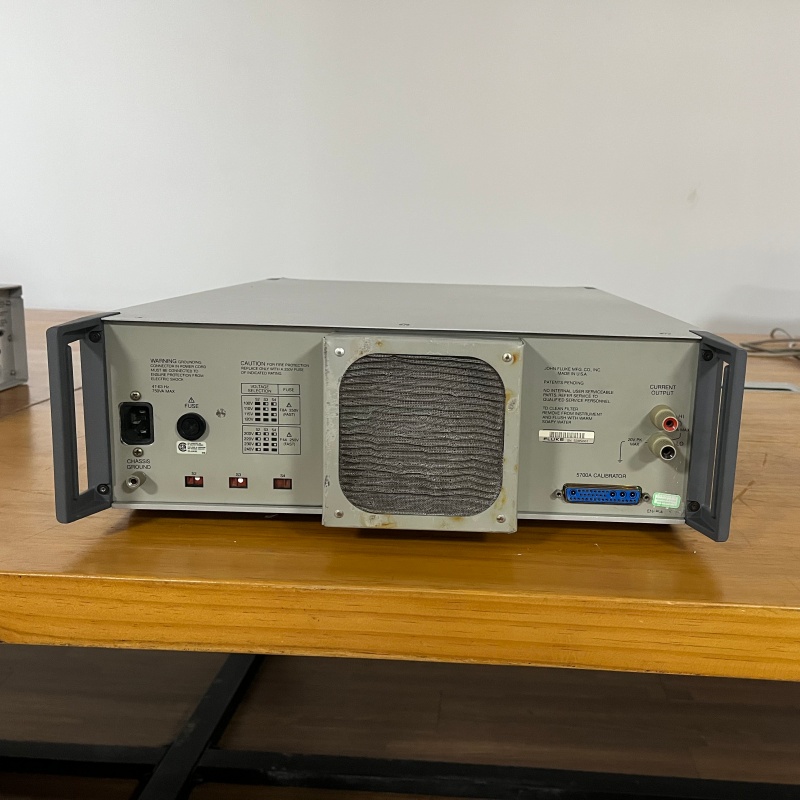 原廠退役實測可用二手FLUKE/福祿克5725A多功能校準儀放大器