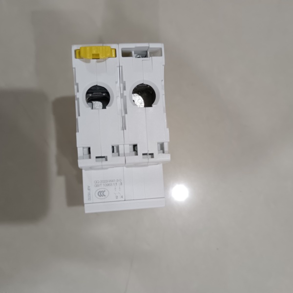 外壳材质施耐德断路器EA9RN2C3230CA