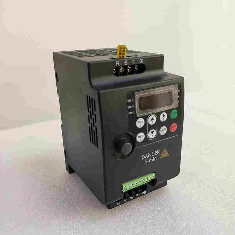 单相0.4KW 220V硬动力630系列无PG矢量变频器