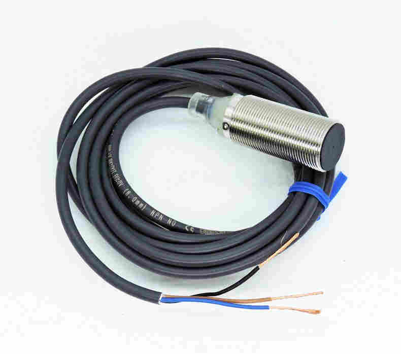 欧姆龙E2G-M12KN08-WP-D2接近传感器
