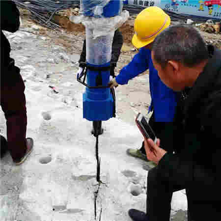 矿山采石静态爆破 机载劈裂机 大型开山机