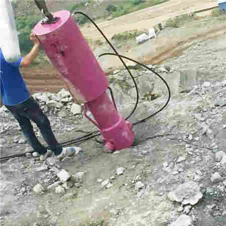 矿山采石静态爆破 机载劈裂机 大型开山机