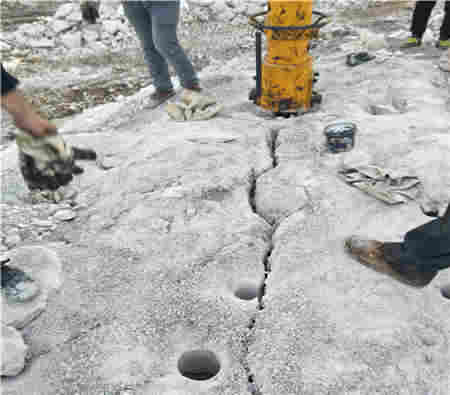 矿山采石静态爆破 机载劈裂机 大型开山机