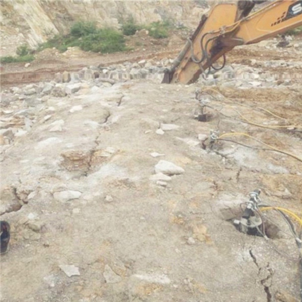 湖北襄樊花岗岩石灰岩开采撑裂机成本划算