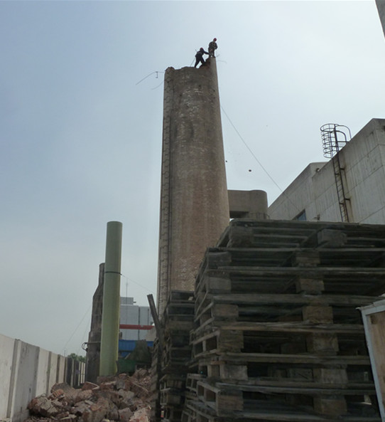 钟祥市砖烟囱拆除公司-三里港高空在现场