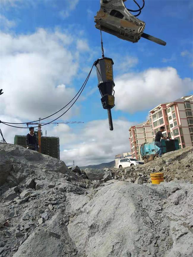 台北中山公路修建替代破碎锤破石头液压撑石机包调试安装