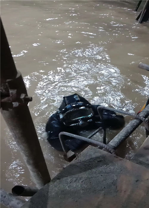 泰州市潜水堵漏公司——堵漏干的不孬！