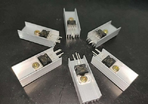 电子电器散热片加工锁螺丝机原厂定制