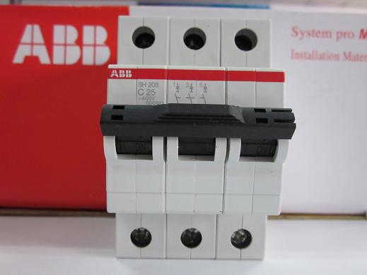 ABB小型断路器S201-C63 NA