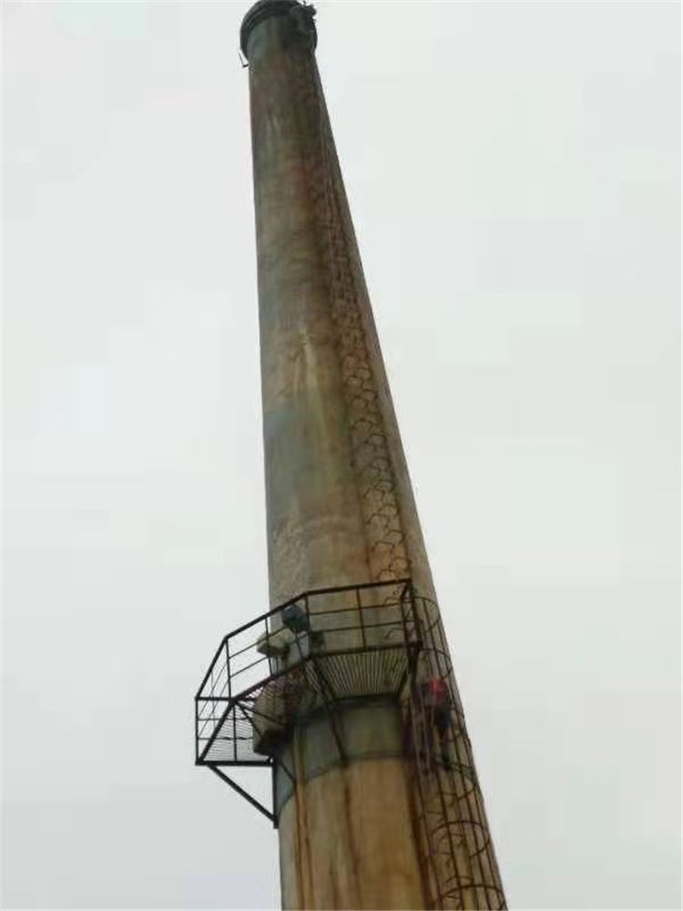 荆州拆除废弃的烟囱