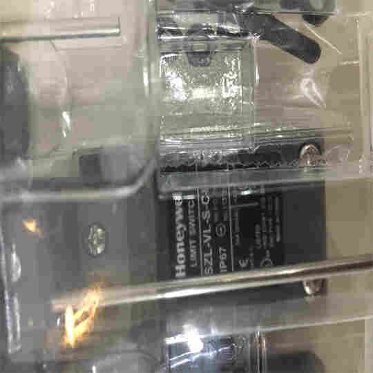 1650938046183749.jpg 美国霍尼韦尔的微动开关 BZ-2RW82介绍