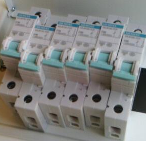 1639559717846905.png 简述西门子空气开关3RV6021-4DA15使用原理分析