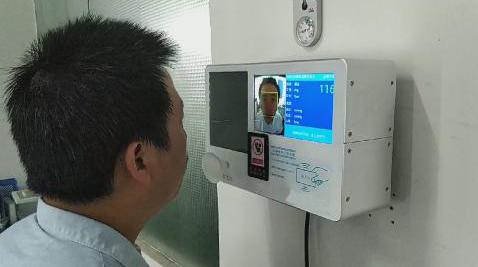 壁掛式人臉識別拍照上傳數據酒精檢測儀