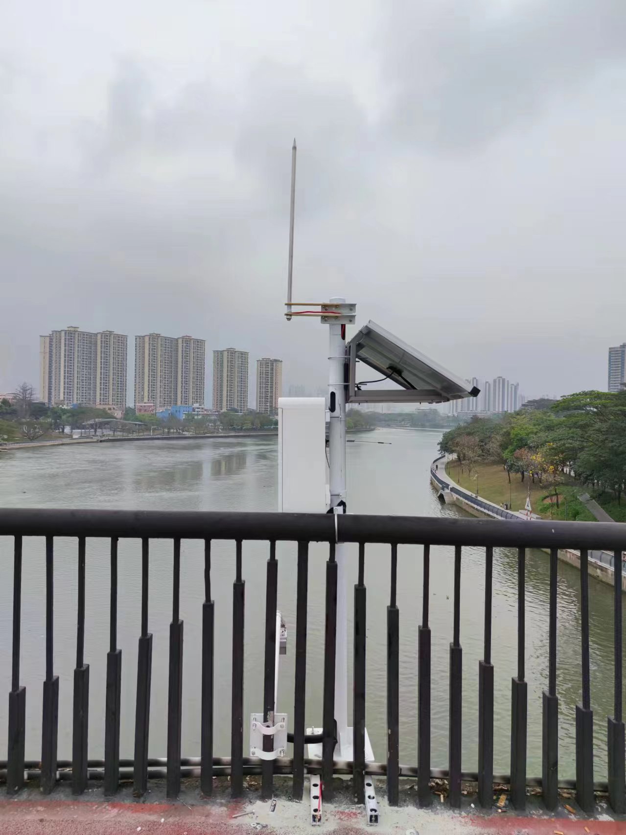 东莞万江大桥水情在线监测系统安装案例