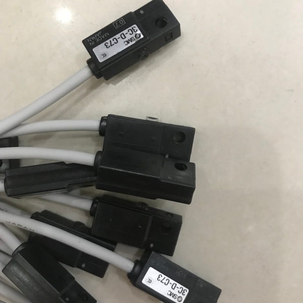 全新SMC磁性开关D-M9P工作特点